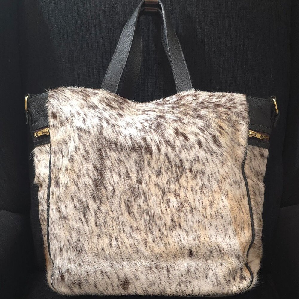 Source Unknown Speckled Cream and Brown Faux Fur Tote with Black Handles